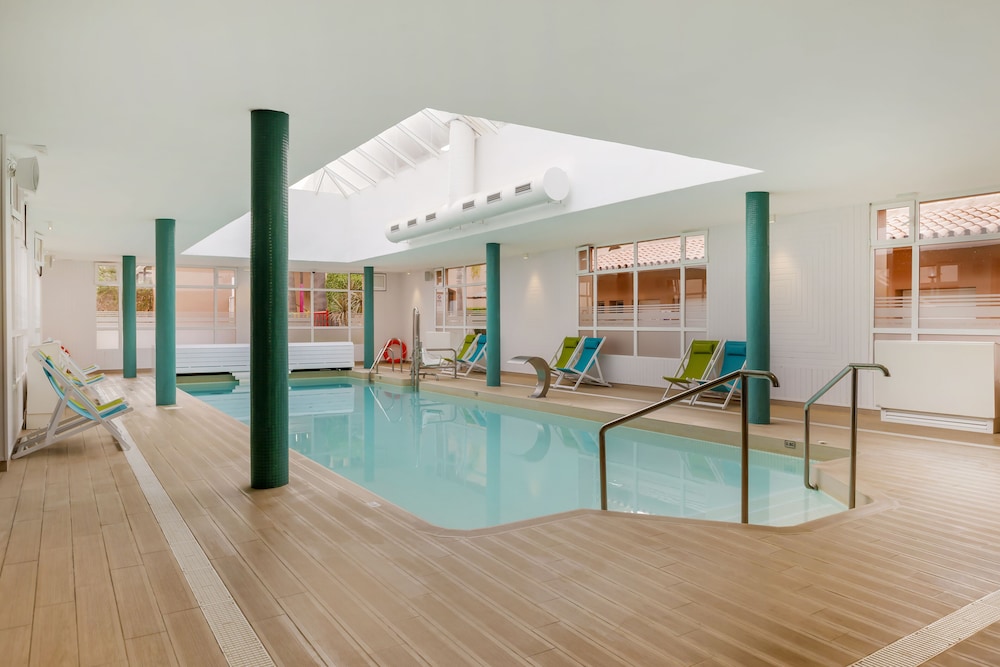 Los Amigos Beach Club — Swimming pool in Mijas, Andalusia