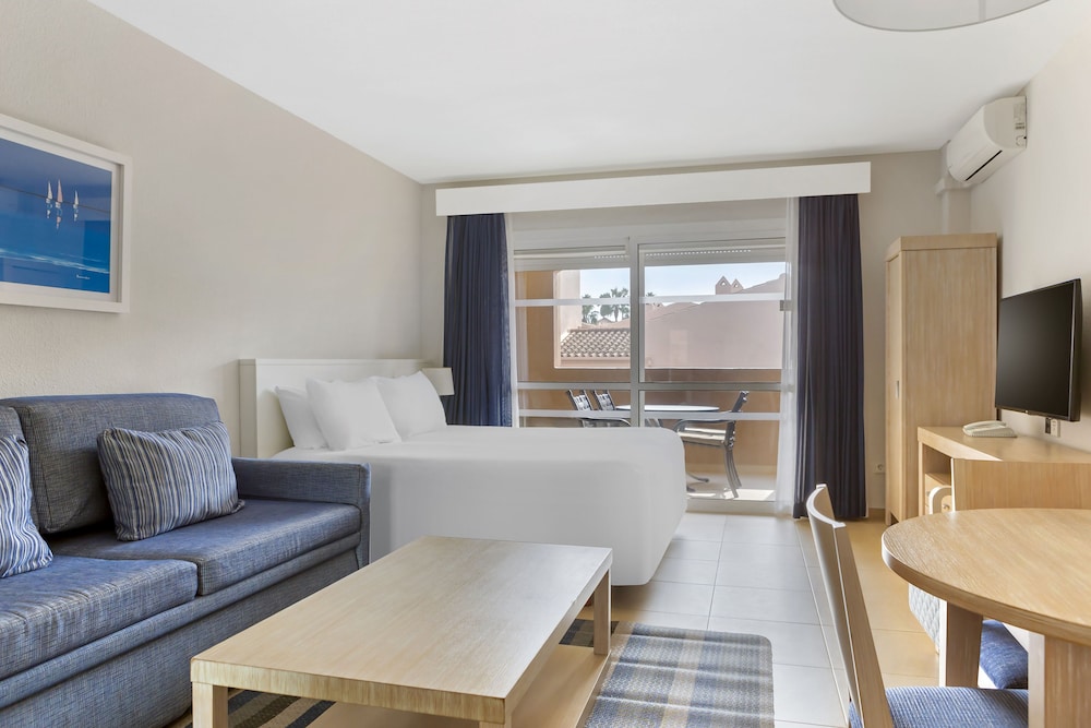 Los Amigos Beach Club — Hotel rooms in Mijas, Andalusia