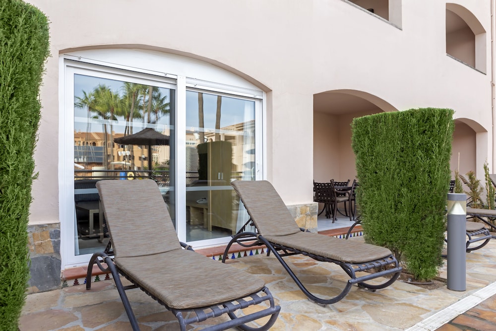 Los Amigos Beach Club — Hotel building in Mijas, Andalusia