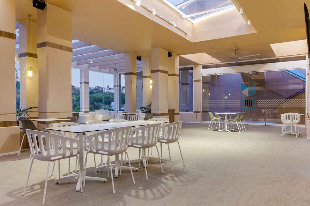 Los Amigos Beach Club — Restaurant & bars in Mijas, Andalusia