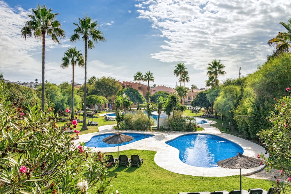Los Amigos Beach Club — Swimming pool in Mijas, Andalusia