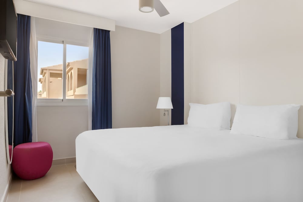 Los Amigos Beach Club — Hotel rooms in Mijas, Andalusia