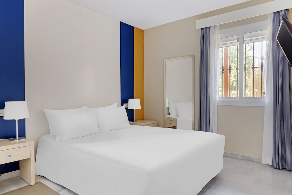 Los Amigos Beach Club — Hotel rooms in Mijas, Andalusia