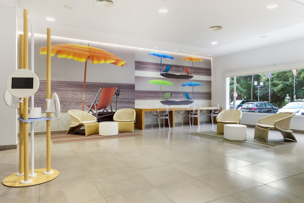 Los Amigos Beach Club — Hotel building in Mijas, Andalusia