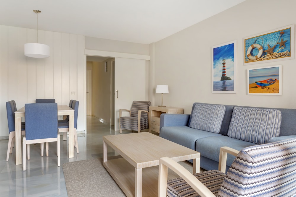 Los Amigos Beach Club — Hotel rooms in Mijas, Andalusia