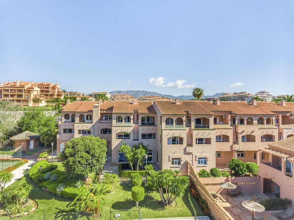 Los Amigos Beach Club — Hotel building in Mijas, Andalusia