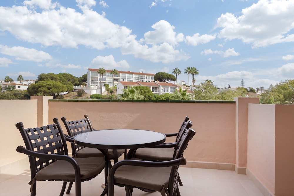 Los Amigos Beach Club — Hotel building in Mijas, Andalusia