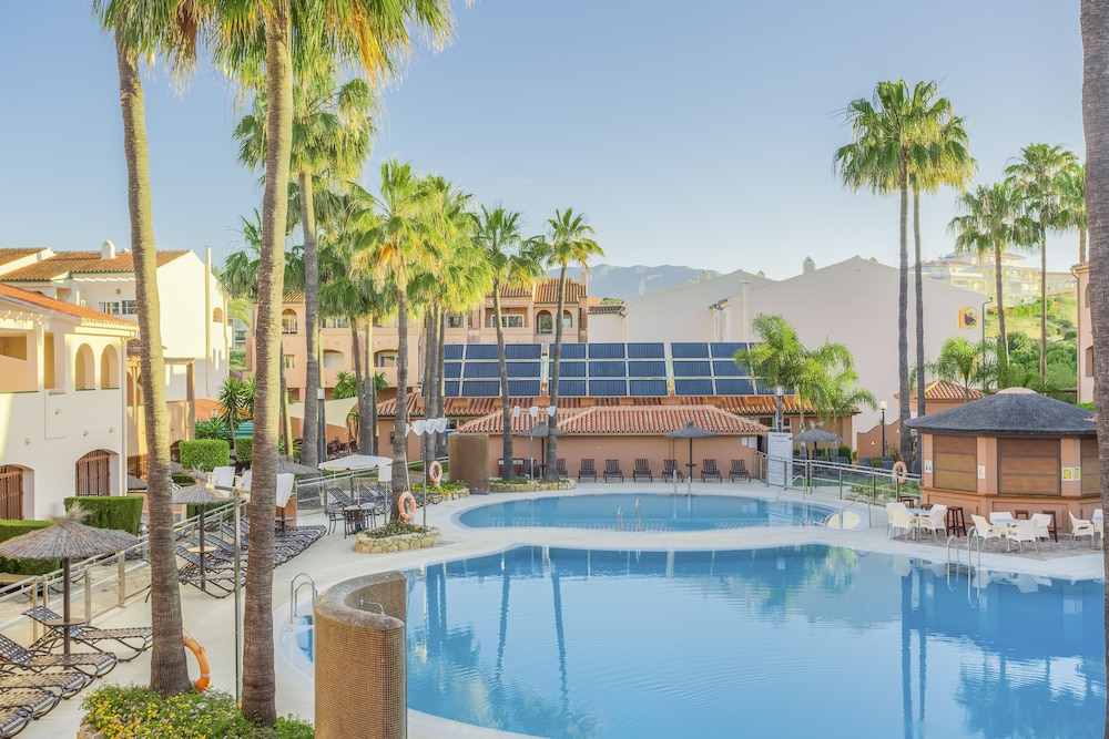 Los Amigos Beach Club — Swimming pool in Mijas, Andalusia