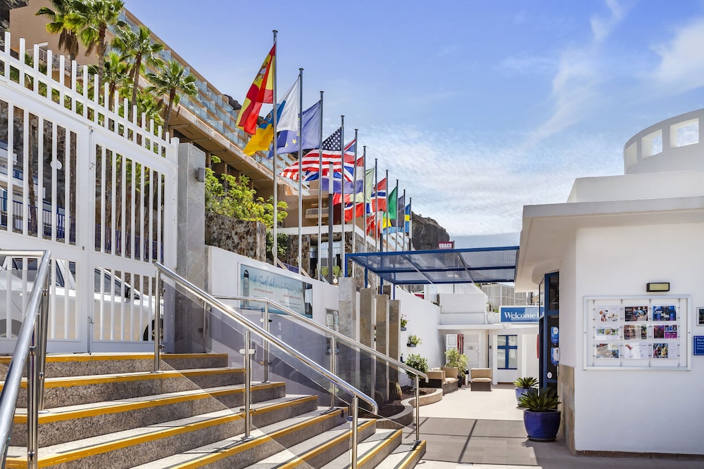 Club Cala Blanca — Hotel building in Taurito, Canary Islands
