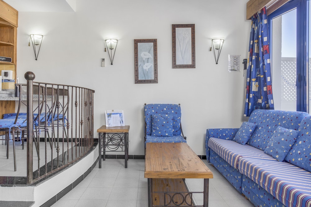 Club Cala Blanca — Hotel rooms in Taurito, Canary Islands
