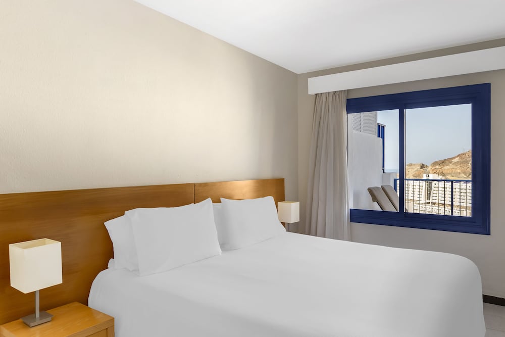 Club Cala Blanca — Hotel rooms in Taurito, Canary Islands