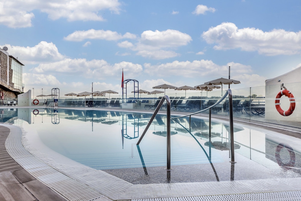 Club Cala Blanca — Swimming pool in Taurito, Canary Islands