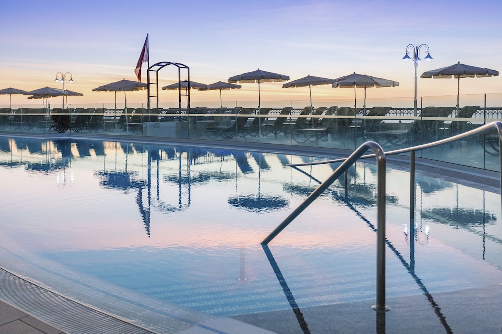 Club Cala Blanca — Swimming pool in Taurito, Canary Islands