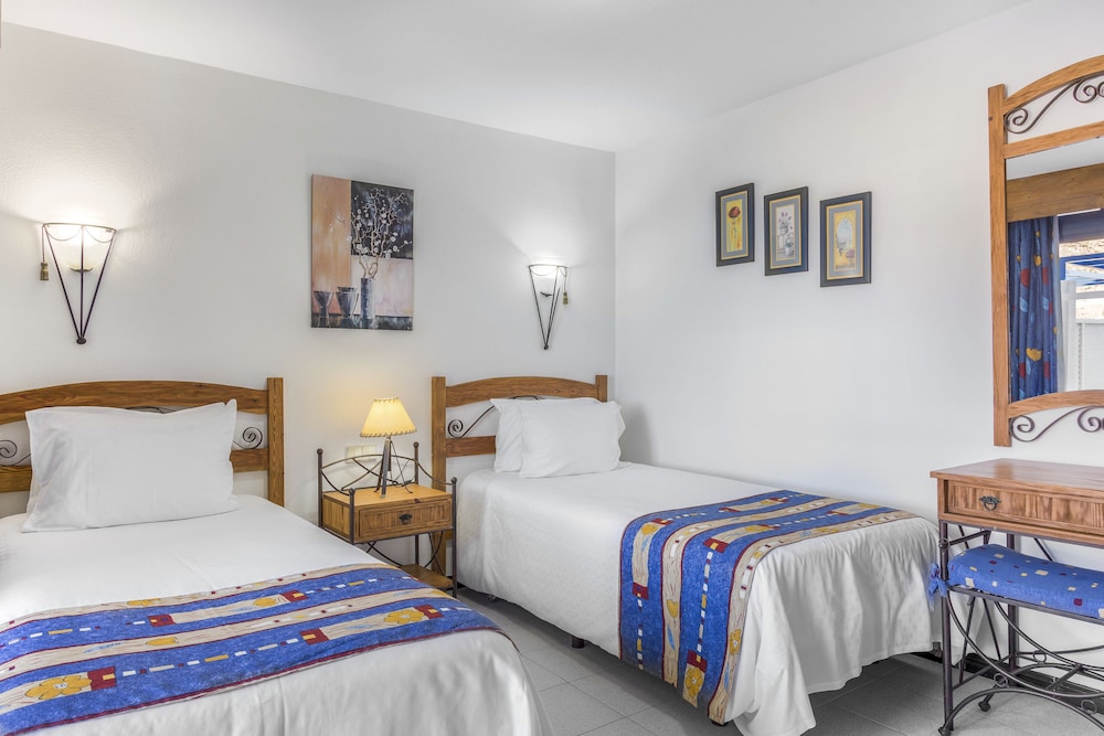 Club Cala Blanca — Hotel rooms in Taurito, Canary Islands