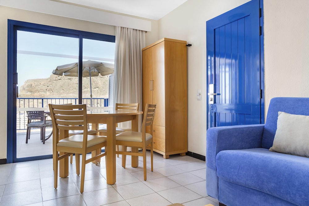 Club Cala Blanca — Hotel rooms in Taurito, Canary Islands