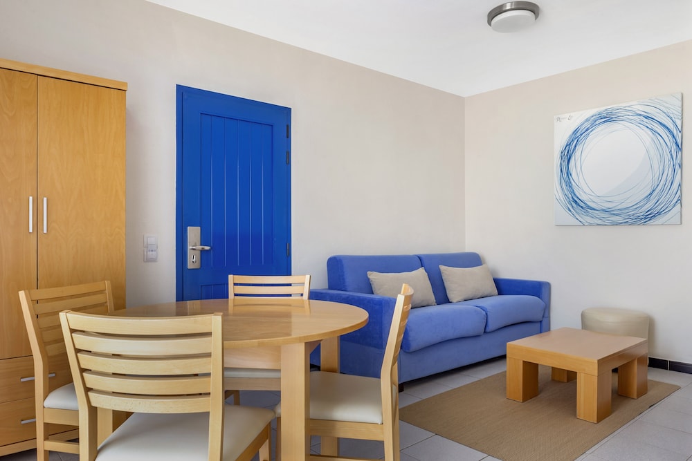 Club Cala Blanca — Hotel rooms in Taurito, Canary Islands