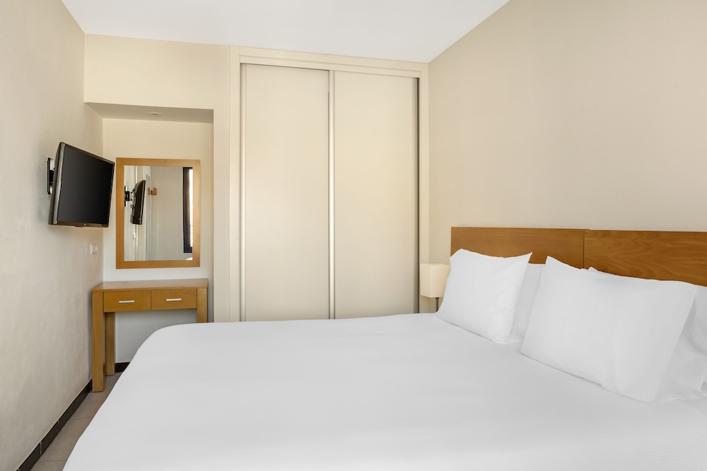 Club Cala Blanca — Hotel rooms in Taurito, Canary Islands