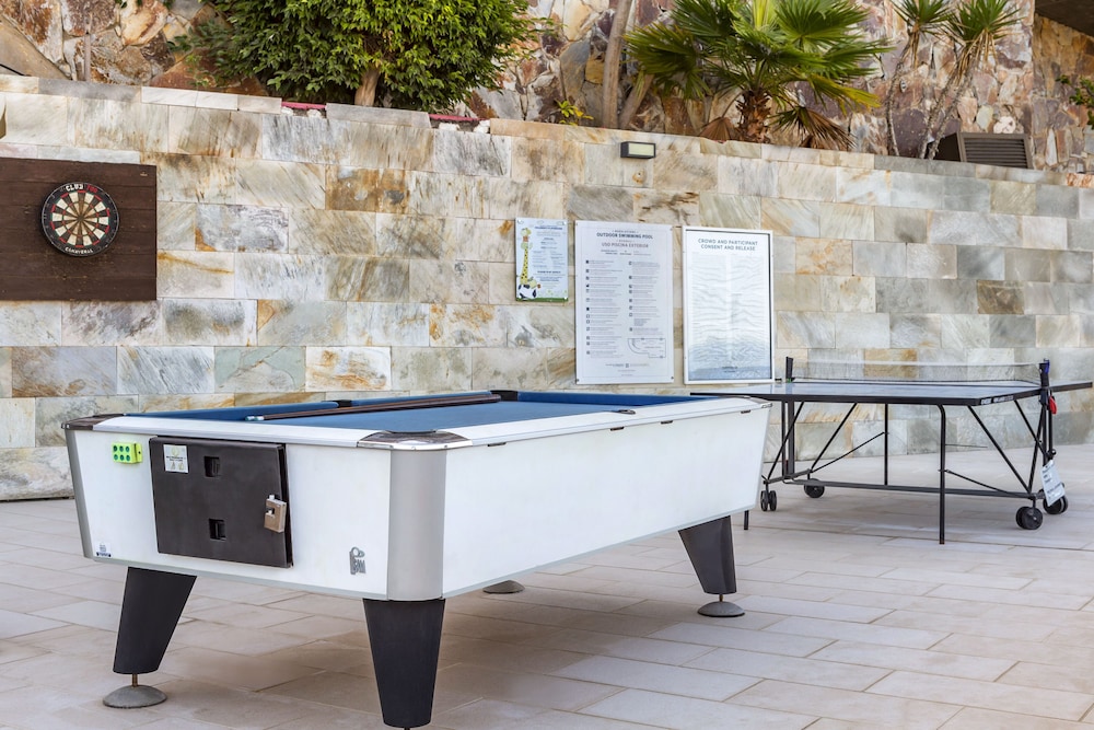 Club Cala Blanca — Sports & recreation in Taurito, Canary Islands