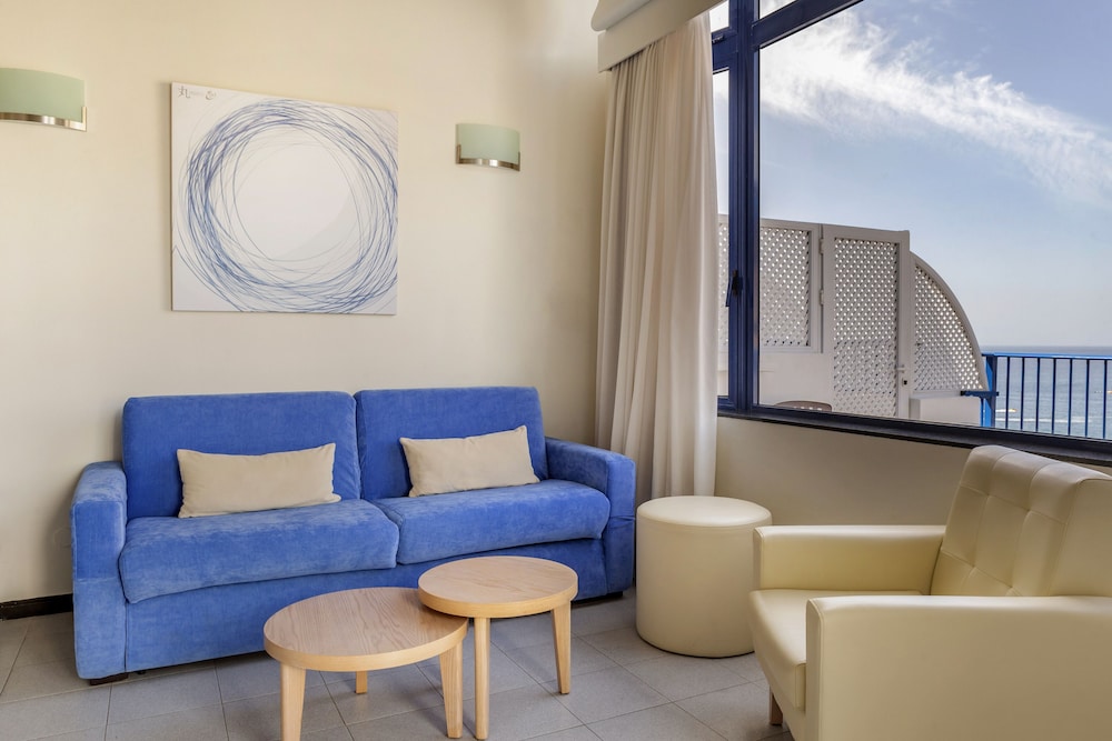 Club Cala Blanca — Hotel rooms in Taurito, Canary Islands