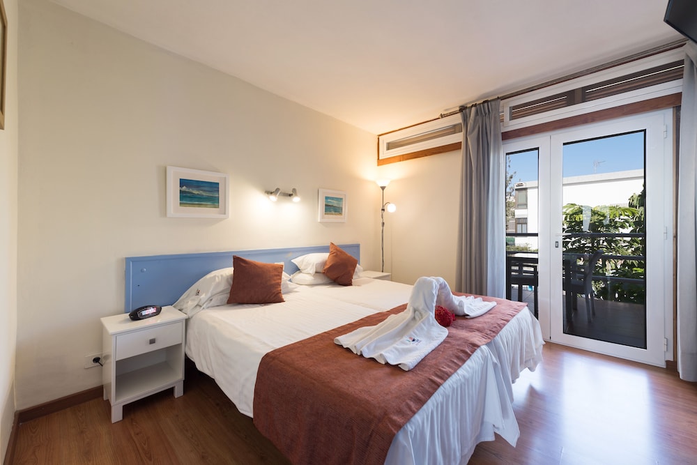 Apartamentos El Paseo — Hotel rooms in Playa del Ingles, Canary Islands