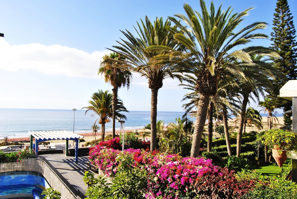 Apartamentos El Paseo — Beach in Playa del Ingles, Canary Islands