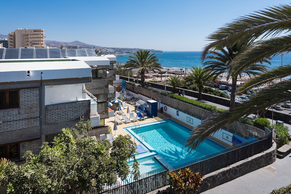 Apartamentos El Paseo — Swimming pool in Playa del Ingles, Canary Islands