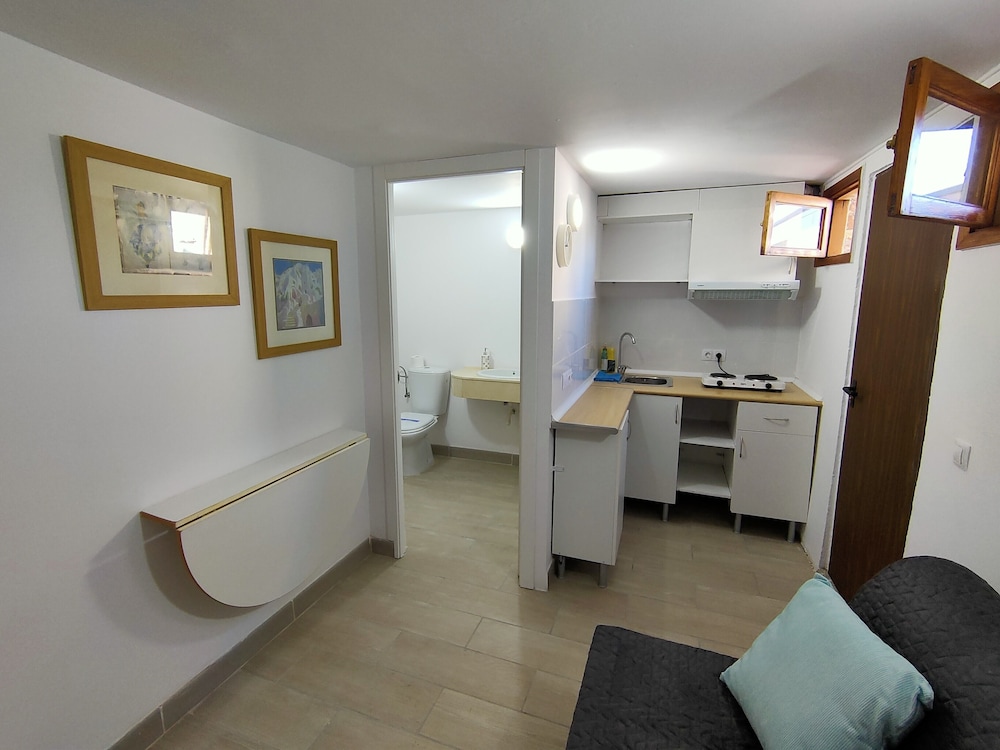 Apartamentos El Paseo — Hotel rooms in Playa del Ingles, Canary Islands