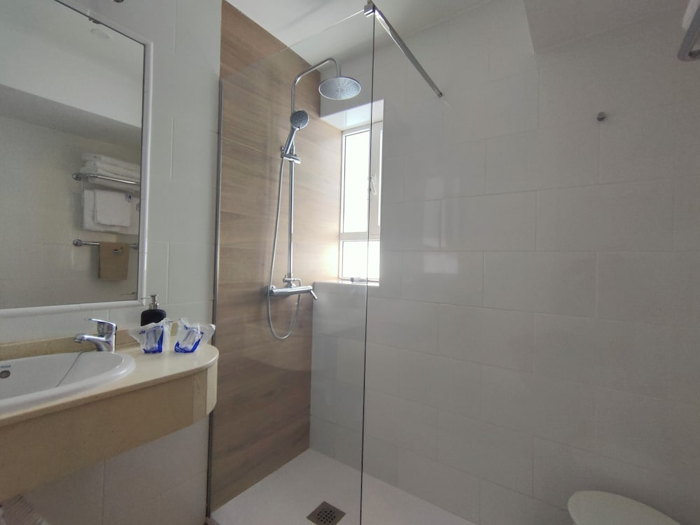 Apartamentos El Paseo — Hotel rooms in Playa del Ingles, Canary Islands