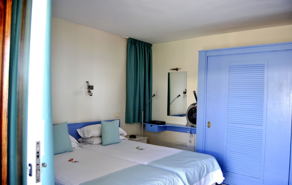 Apartamentos El Paseo — Hotel rooms in Playa del Ingles, Canary Islands