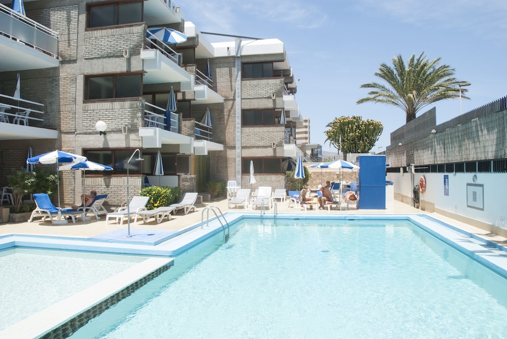 Apartamentos El Paseo — Swimming pool in Playa del Ingles, Canary Islands