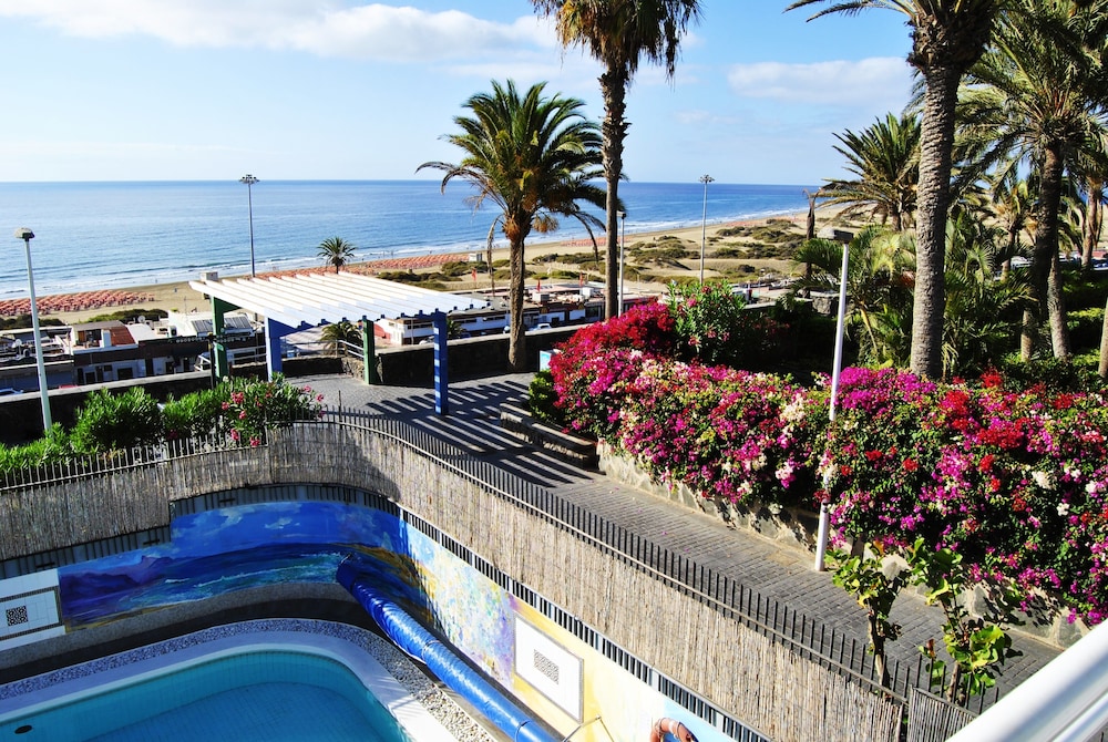 Apartamentos El Paseo — Beach in Playa del Ingles, Canary Islands
