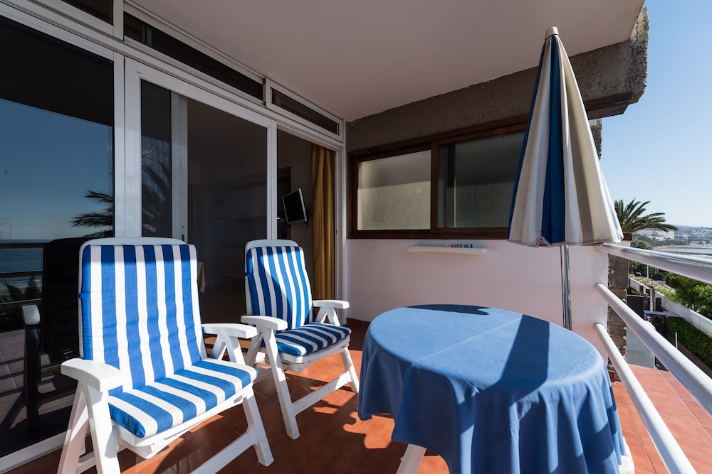 Apartamentos El Paseo — Hotel rooms in Playa del Ingles, Canary Islands