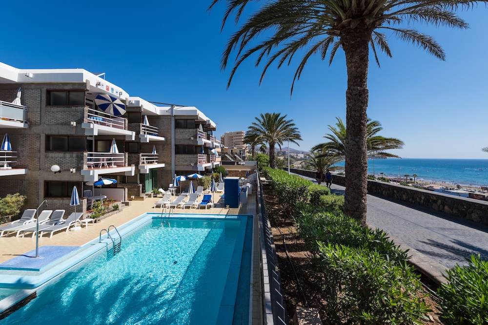 Apartamentos El Paseo — Swimming pool in Playa del Ingles, Canary Islands