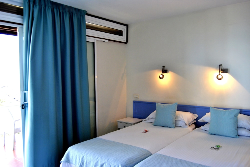 Apartamentos El Paseo — Hotel rooms in Playa del Ingles, Canary Islands