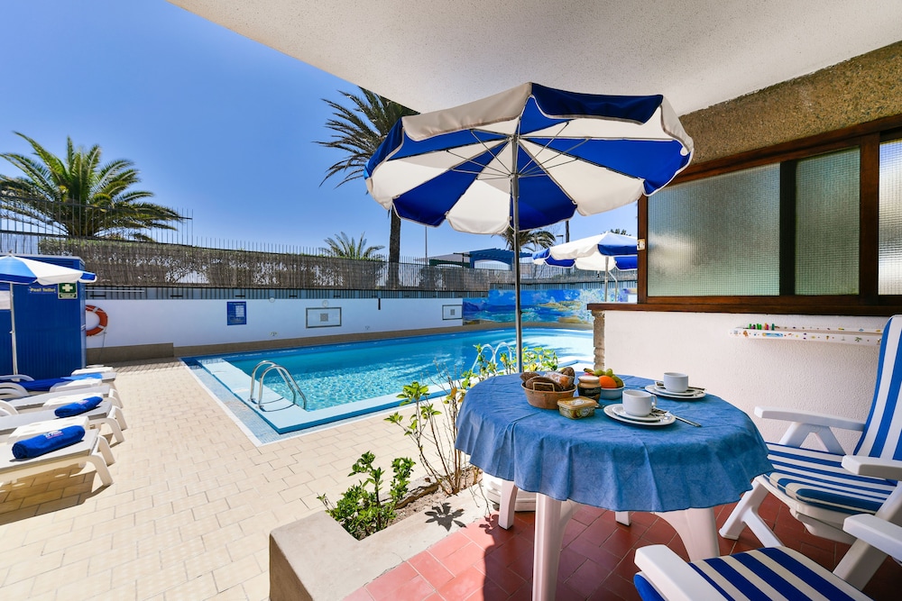 Apartamentos El Paseo — Swimming pool in Playa del Ingles, Canary Islands