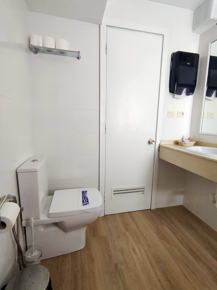 Apartamentos El Paseo — Hotel rooms in Playa del Ingles, Canary Islands