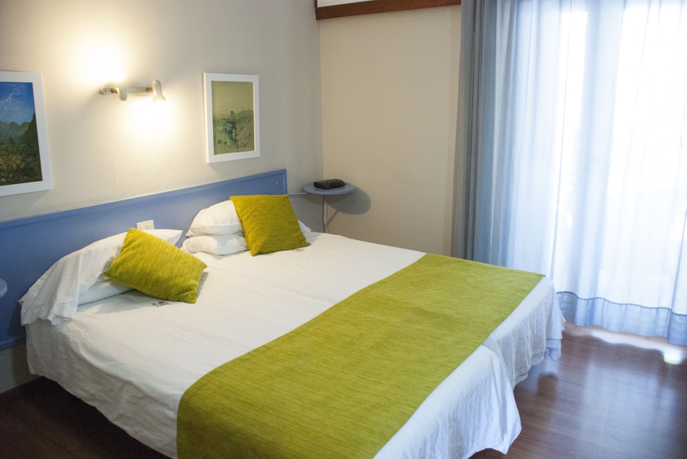 Apartamentos El Paseo — Hotel rooms in Playa del Ingles, Canary Islands