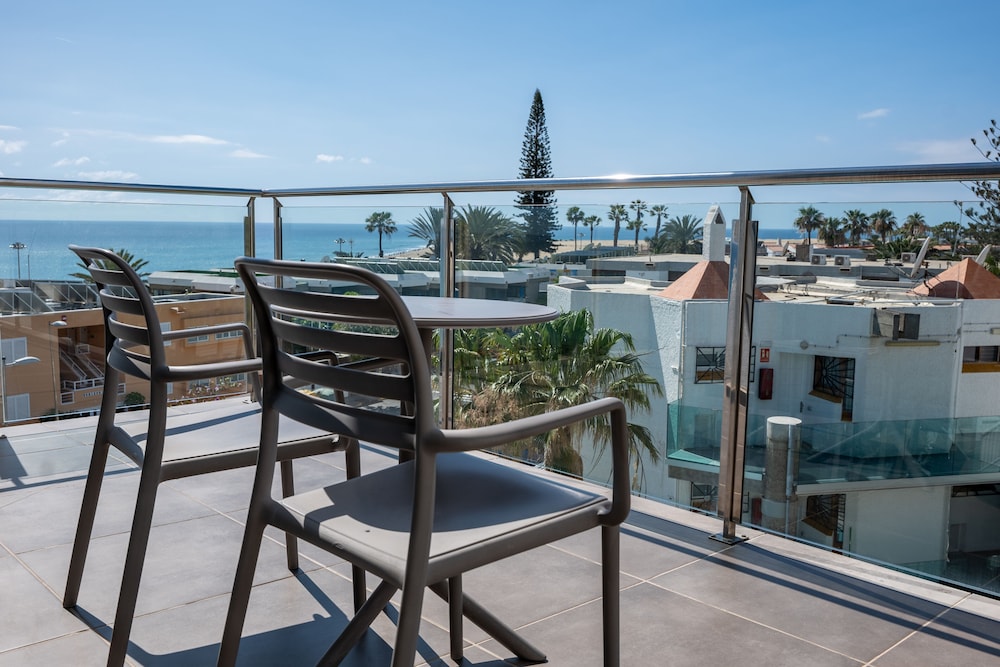 Apartamentos El Palmar — Hotel rooms in Playa del Ingles, Canary Islands