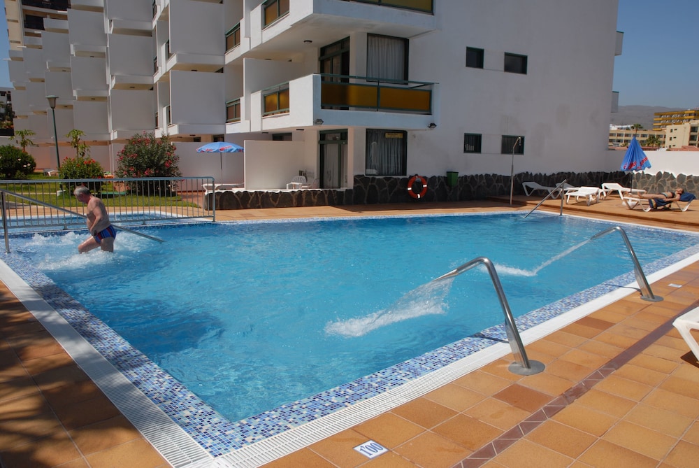 Apartamentos El Palmar — Swimming pool in Playa del Ingles, Canary Islands