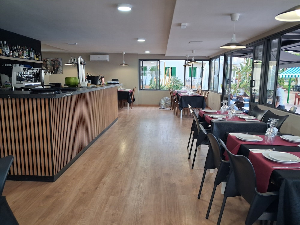 Apartamentos Las Faluas — Restaurant & bars in Playa del Ingles, Canary Islands