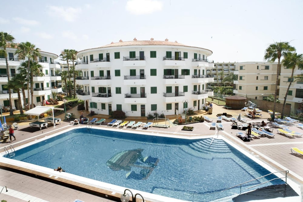 Apartamentos Las Faluas — Hotel building in Playa del Ingles, Canary Islands