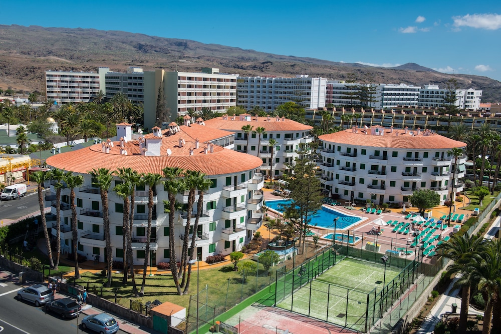 Apartamentos Las Faluas — Hotel building in Playa del Ingles, Canary Islands