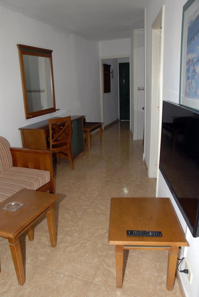 Apartamentos Las Faluas — Hotel rooms in Playa del Ingles, Canary Islands