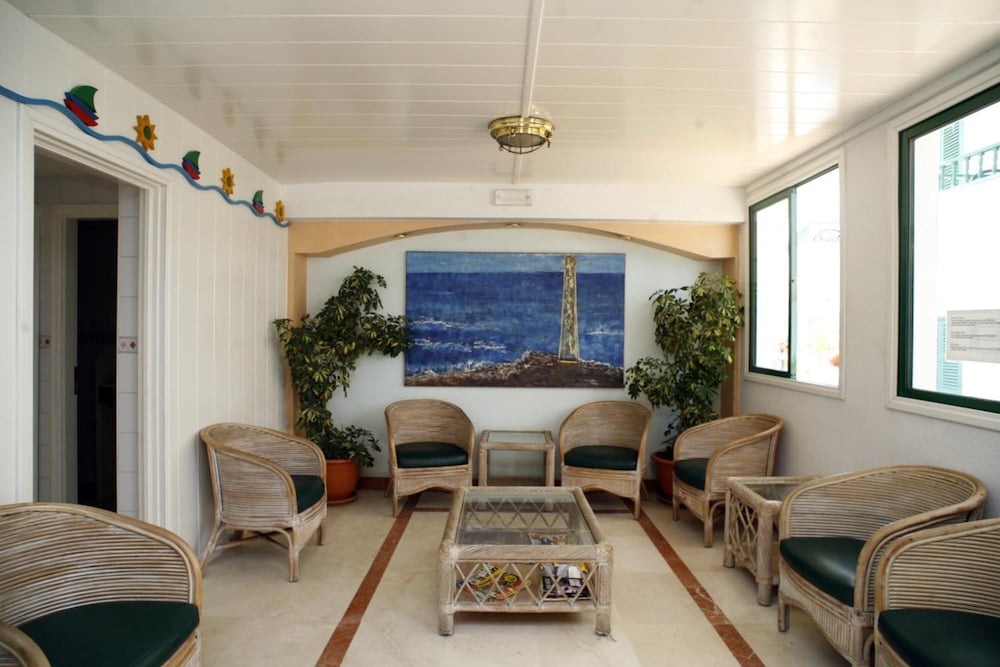 Apartamentos Las Faluas — Hotel rooms in Playa del Ingles, Canary Islands