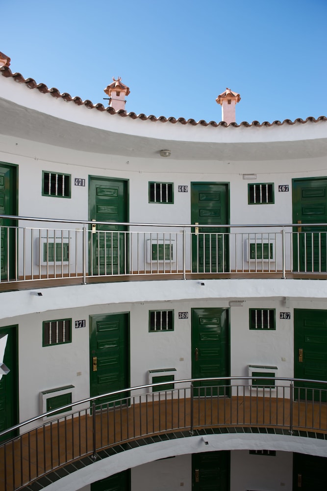 Apartamentos Las Faluas — Hotel building in Playa del Ingles, Canary Islands