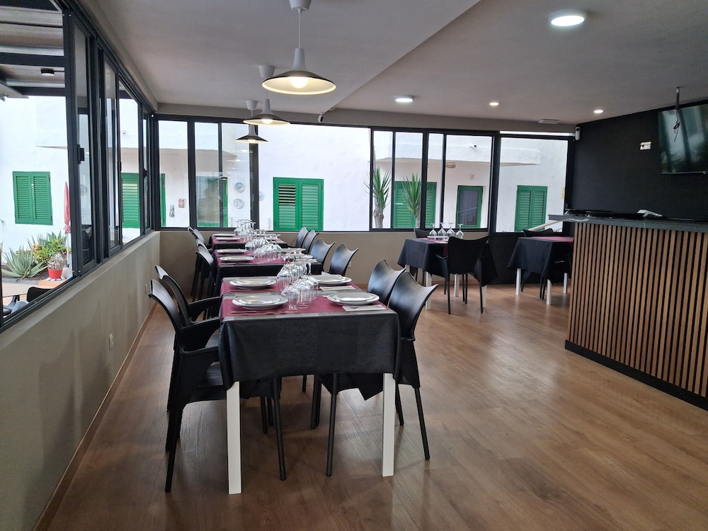 Apartamentos Las Faluas — Restaurant & bars in Playa del Ingles, Canary Islands