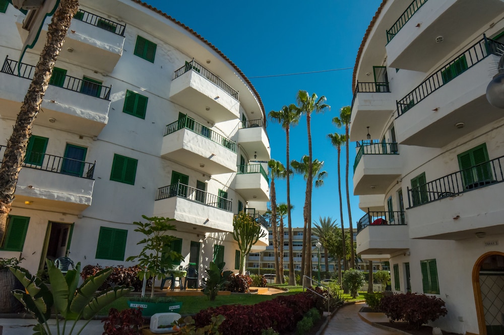 Apartamentos Las Faluas — Hotel building in Playa del Ingles, Canary Islands