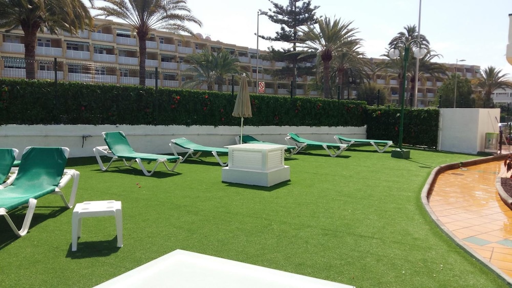 Apartamentos Las Faluas — Hotel building in Playa del Ingles, Canary Islands