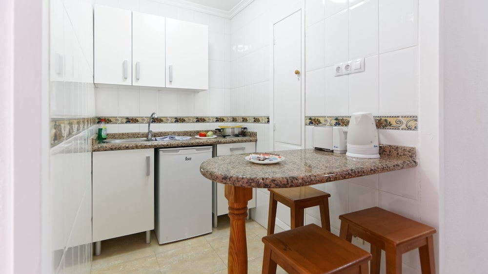 Apartamentos Las Faluas — Hotel rooms in Playa del Ingles, Canary Islands