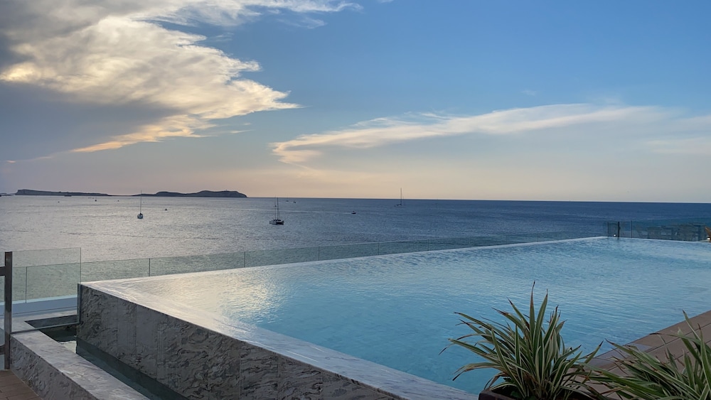 Can Salia — Swimming pool in San Antonio, Balearic Islands